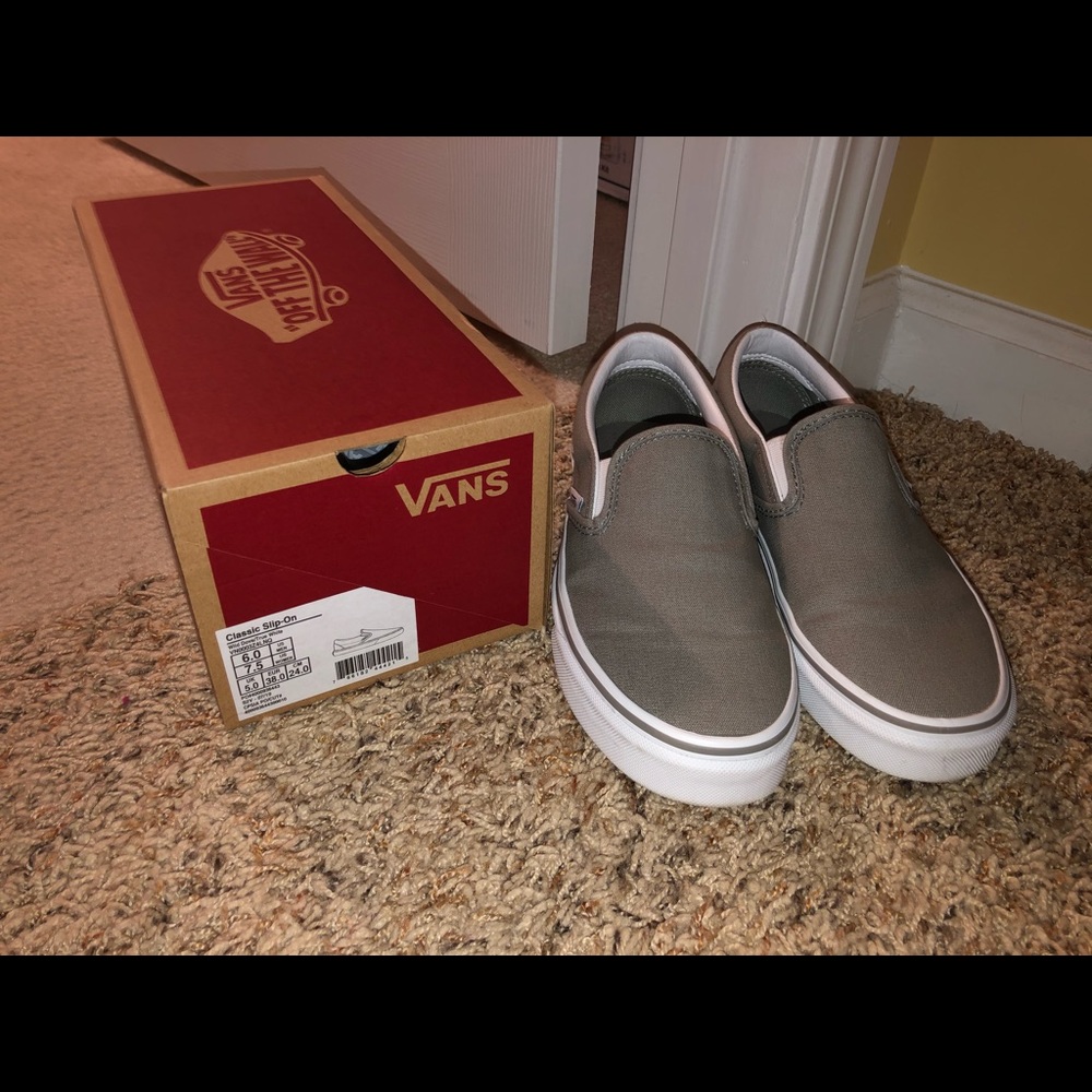 Women’s 7.5 Vans